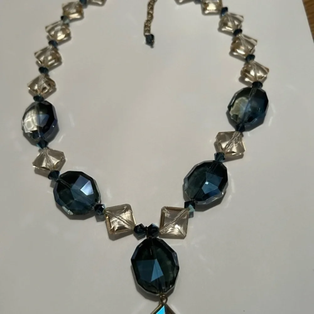 Beautiful Vintage Glass And Crystal Necklace